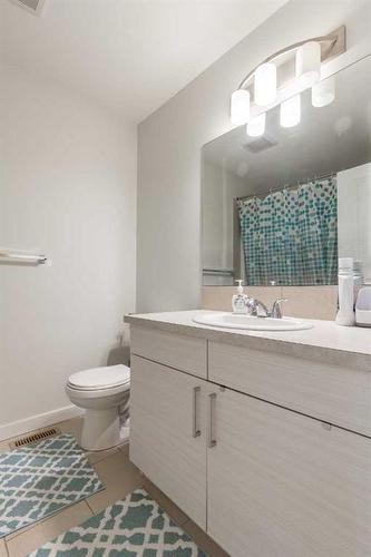 351 Mildred Dobbs Boulevard North, Lethbridge, AB - Indoor Photo Showing Bathroom