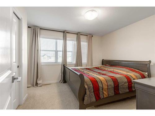 351 Mildred Dobbs Boulevard North, Lethbridge, AB - Indoor Photo Showing Bedroom