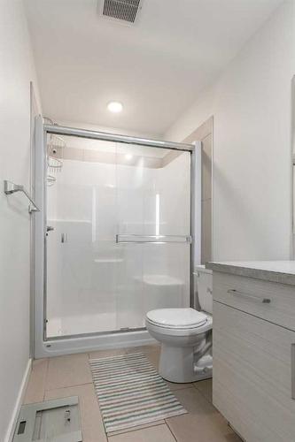 351 Mildred Dobbs Boulevard North, Lethbridge, AB - Indoor Photo Showing Bathroom