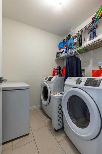 351 Mildred Dobbs Boulevard North, Lethbridge, AB - Indoor Photo Showing Laundry Room