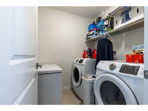 351 Mildred Dobbs Boulevard North, Lethbridge, AB - Indoor Photo Showing Laundry Room