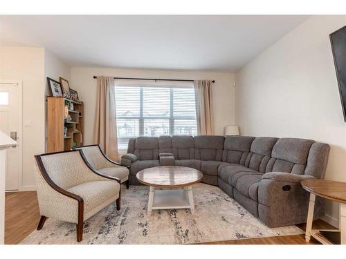 351 Mildred Dobbs Boulevard North, Lethbridge, AB - Indoor Photo Showing Living Room