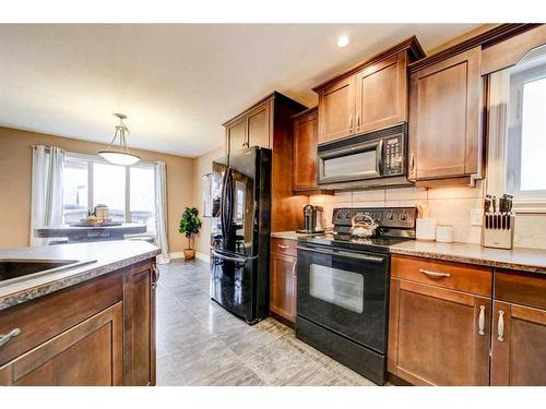 812 7 Avenue South, Lethbridge, AB - Indoor Photo Showing Kitchen