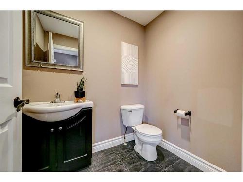 812 7 Avenue South, Lethbridge, AB - Indoor Photo Showing Bathroom