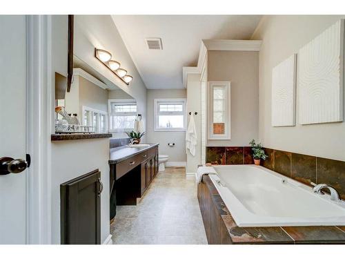 812 7 Avenue South, Lethbridge, AB - Indoor Photo Showing Bathroom