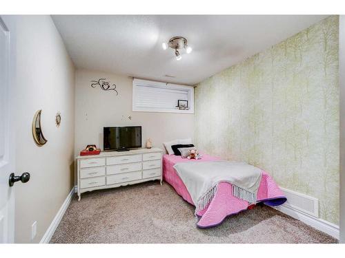 812 7 Avenue South, Lethbridge, AB - Indoor Photo Showing Bedroom