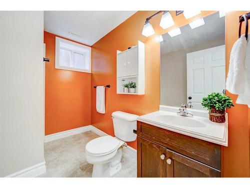 812 7 Avenue South, Lethbridge, AB - Indoor Photo Showing Bathroom