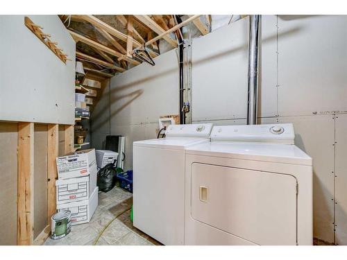 812 7 Avenue South, Lethbridge, AB - Indoor Photo Showing Laundry Room