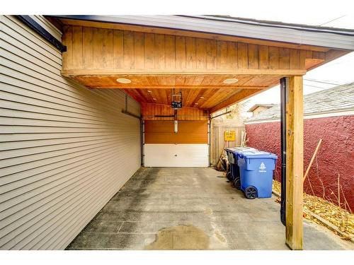 812 7 Avenue South, Lethbridge, AB - Indoor Photo Showing Garage