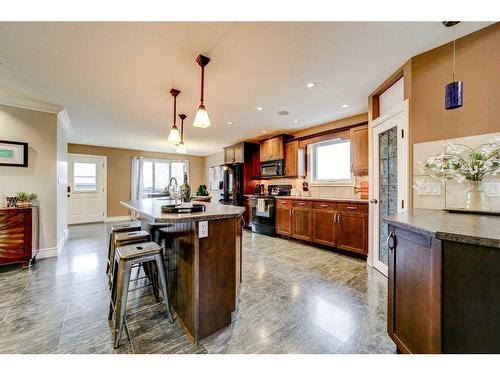 812 7 Avenue South, Lethbridge, AB - Indoor Photo Showing Kitchen