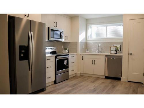 1151 Coalbrook Place West, Lethbridge, AB - Indoor Photo Showing Kitchen