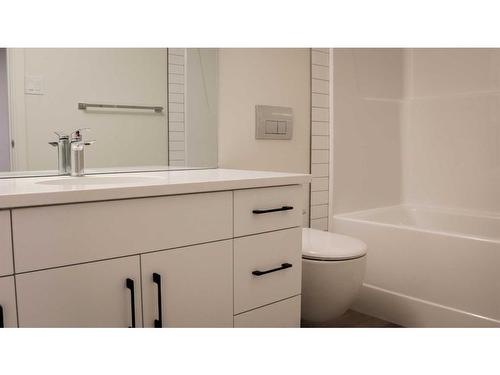 1151 Coalbrook Place West, Lethbridge, AB - Indoor Photo Showing Bathroom