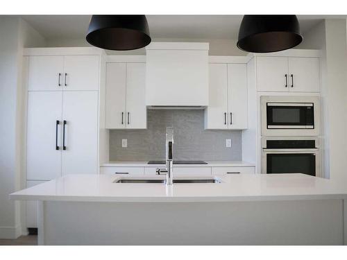 1151 Coalbrook Place West, Lethbridge, AB - Indoor Photo Showing Kitchen With Upgraded Kitchen