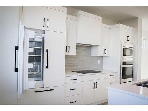 1151 Coalbrook Place West, Lethbridge, AB - Indoor Photo Showing Kitchen With Upgraded Kitchen