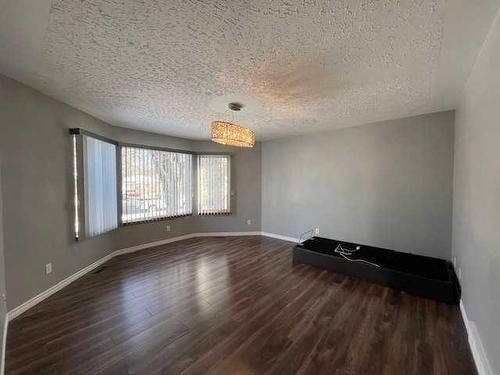 5308 52 Street, Taber, AB - Indoor Photo Showing Other Room