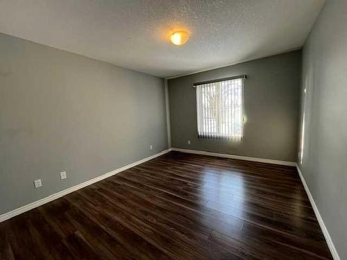 5308 52 Street, Taber, AB - Indoor Photo Showing Other Room