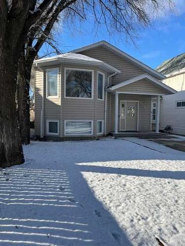 5308 52 Street, Taber, AB - Outdoor