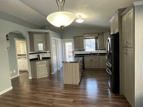 5308 52 Street, Taber, AB - Indoor Photo Showing Kitchen