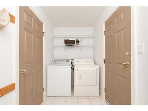 43 Riverdale Terrace West, Lethbridge, AB - Indoor Photo Showing Laundry Room