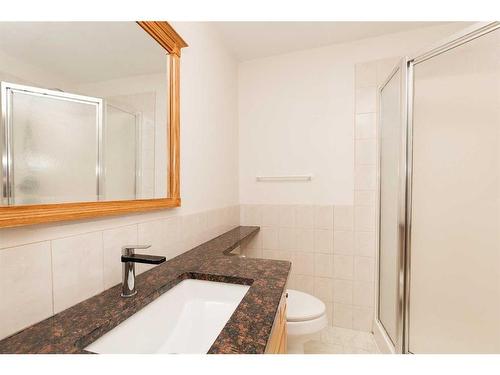 43 Riverdale Terrace West, Lethbridge, AB - Indoor Photo Showing Bathroom