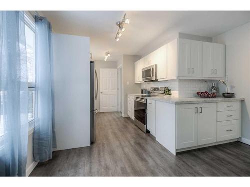 2018 10 Avenue South, Lethbridge, AB - Indoor Photo Showing Kitchen