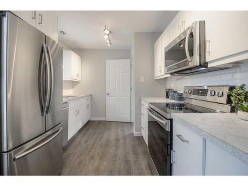 2018 10 Avenue South, Lethbridge, AB - Indoor Photo Showing Kitchen With Upgraded Kitchen