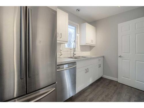 2018 10 Avenue South, Lethbridge, AB - Indoor Photo Showing Kitchen