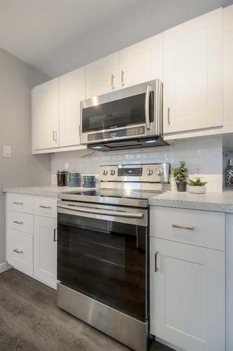 2018 10 Avenue South, Lethbridge, AB - Indoor Photo Showing Kitchen