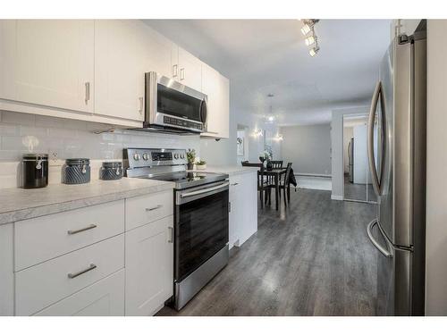 2018 10 Avenue South, Lethbridge, AB - Indoor Photo Showing Kitchen