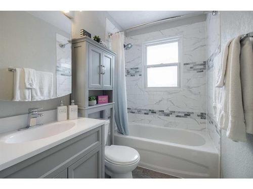 2018 10 Avenue South, Lethbridge, AB - Indoor Photo Showing Bathroom