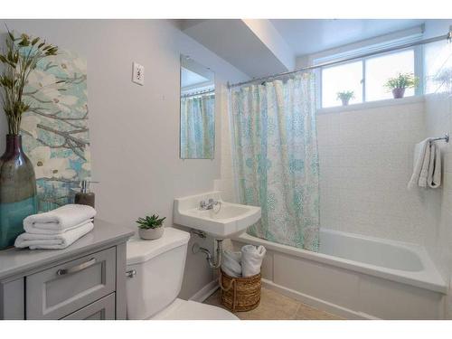 2018 10 Avenue South, Lethbridge, AB - Indoor Photo Showing Bathroom