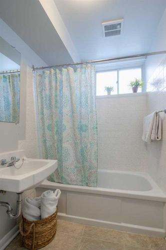 2018 10 Avenue South, Lethbridge, AB - Indoor Photo Showing Bathroom