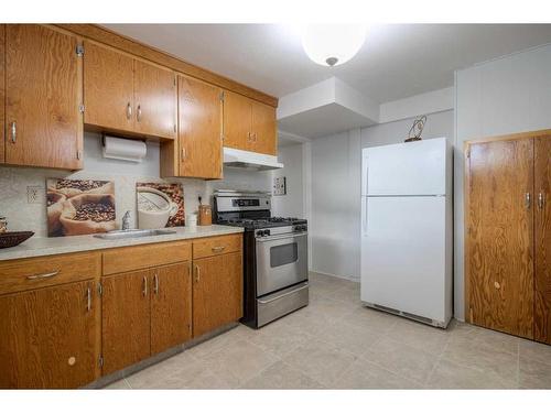 2018 10 Avenue South, Lethbridge, AB - Indoor Photo Showing Kitchen