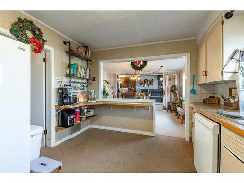 282 W 4 Avenue South, Magrath, AB - Indoor Photo Showing Kitchen