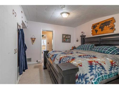 282 W 4 Avenue South, Magrath, AB - Indoor Photo Showing Bedroom