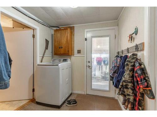 282 W 4 Avenue South, Magrath, AB - Indoor Photo Showing Laundry Room