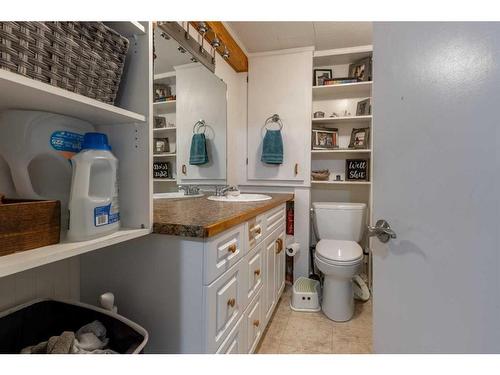 282 W 4 Avenue South, Magrath, AB - Indoor Photo Showing Bathroom