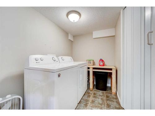 351 Mt Sunburst Way West, Lethbridge, AB - Indoor Photo Showing Laundry Room