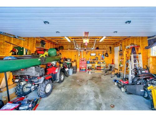 351 Mt Sunburst Way West, Lethbridge, AB - Indoor Photo Showing Garage