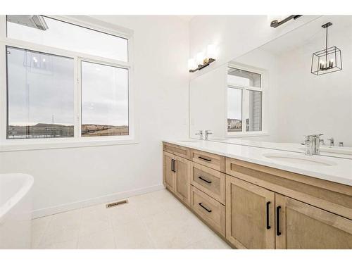 3221 44 Street South, Lethbridge, AB - Indoor Photo Showing Bathroom