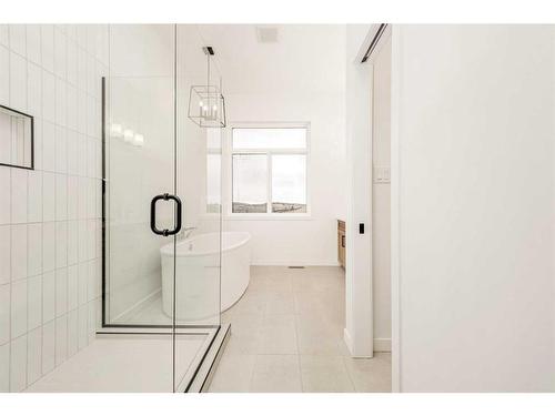 3221 44 Street South, Lethbridge, AB - Indoor Photo Showing Bathroom