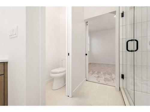 3221 44 Street South, Lethbridge, AB - Indoor Photo Showing Bathroom