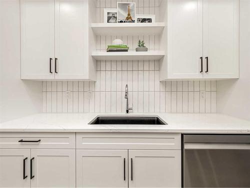 3221 44 Street South, Lethbridge, AB - Indoor Photo Showing Kitchen