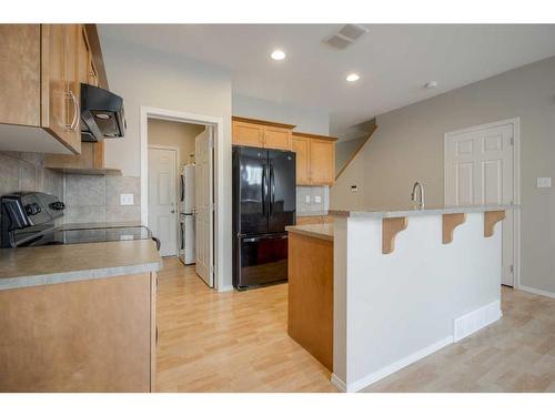 32-295 Blackfoot Road West, Lethbridge, AB - Indoor Photo Showing Kitchen