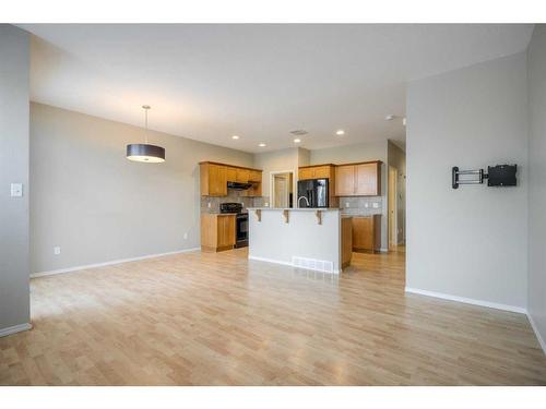 32-295 Blackfoot Road West, Lethbridge, AB - Indoor Photo Showing Kitchen