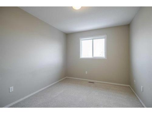 32-295 Blackfoot Road West, Lethbridge, AB - Indoor Photo Showing Other Room