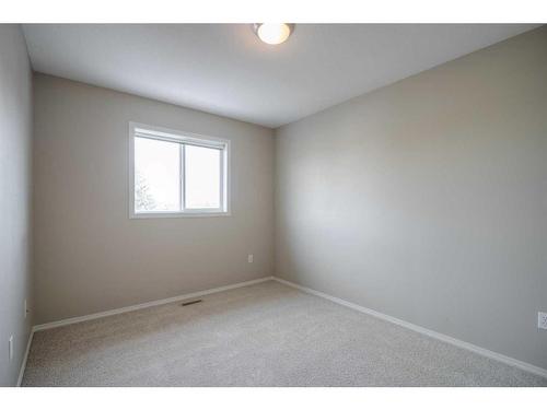 32-295 Blackfoot Road West, Lethbridge, AB - Indoor Photo Showing Other Room