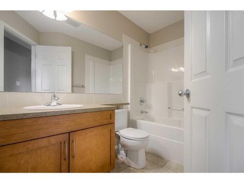 32-295 Blackfoot Road West, Lethbridge, AB - Indoor Photo Showing Bathroom