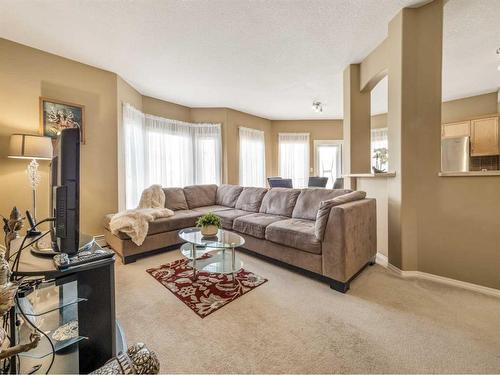 244-2020 32 Street South, Lethbridge, AB - Indoor Photo Showing Living Room