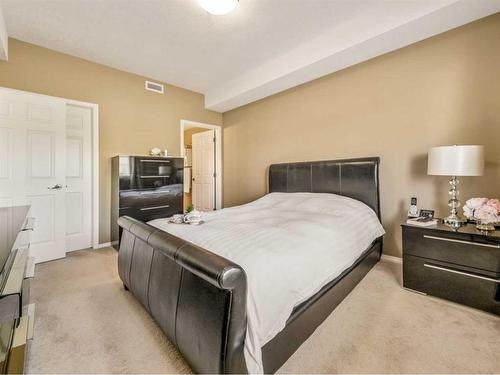 244-2020 32 Street South, Lethbridge, AB - Indoor Photo Showing Bedroom